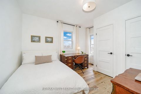Photo 14 at 200 Euclid Avenue, Bellwoods, Toronto