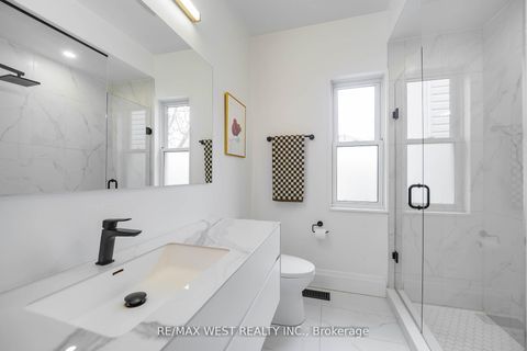 Photo 15 at 200 Euclid Avenue, Bellwoods, Toronto