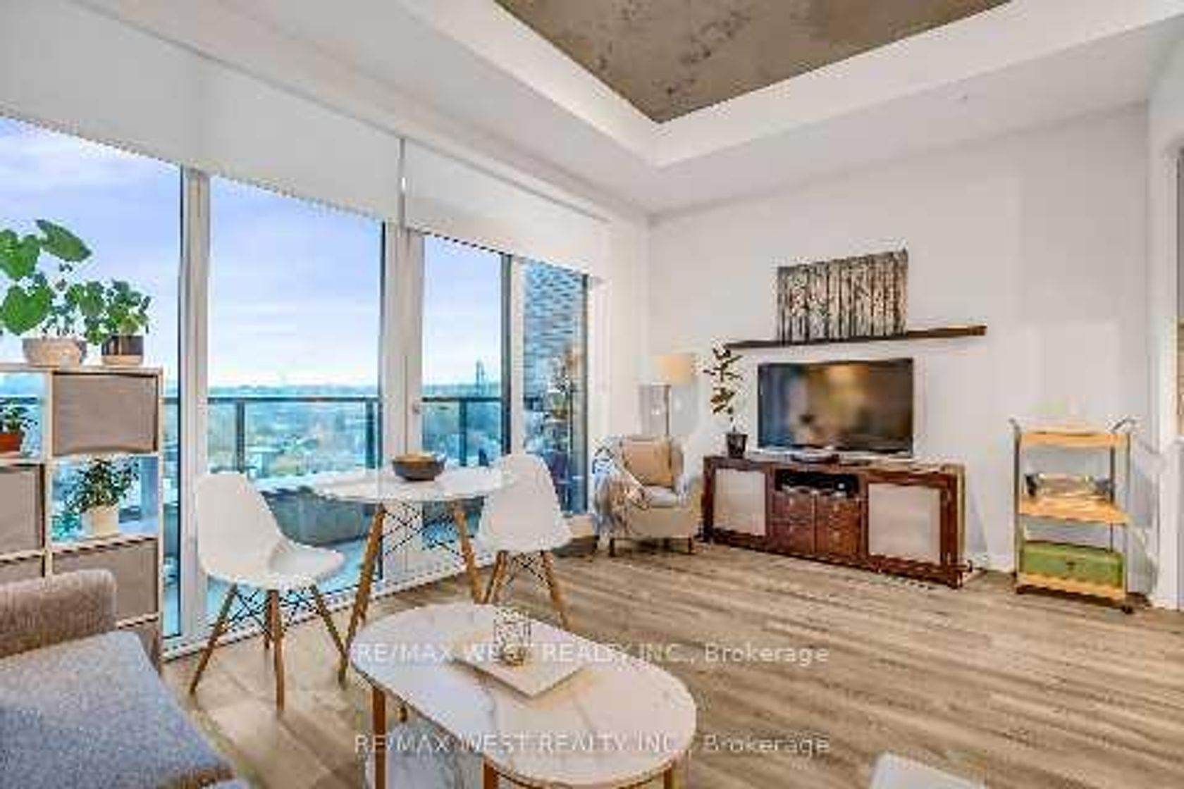 617 - 1808 St. Clair Avenue W, Pellam Park, Toronto by Loree Meneguzzi Real Estate 617 - 1808 St. Clair Avenue W, Pellam Park, Toronto