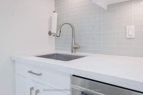 Photo 12 at 109 - 238 Doris Avenue, Willowdale East, Toronto