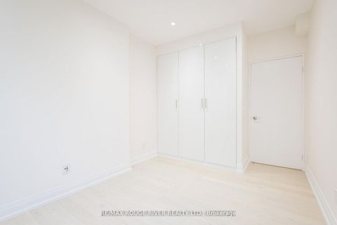 Photo 15 at 109 - 238 Doris Avenue, Willowdale East, Toronto