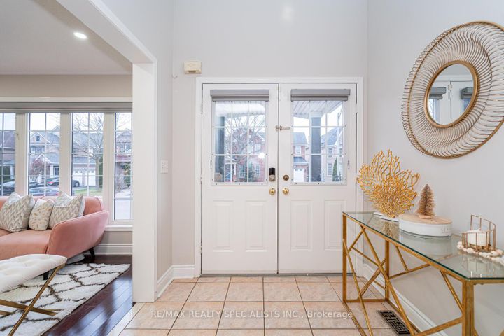 Photo 4 at 30 Bowsfield Drive, Vales of Castlemore, Brampton