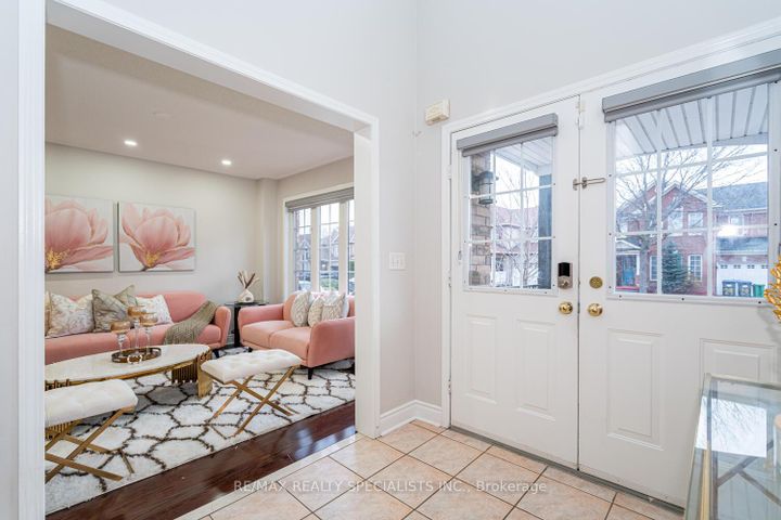 Photo 5 at 30 Bowsfield Drive, Vales of Castlemore, Brampton