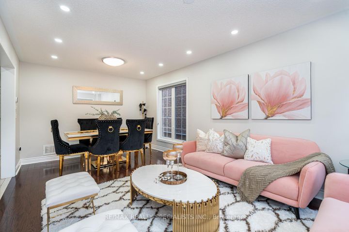 Photo 8 at 30 Bowsfield Drive, Vales of Castlemore, Brampton