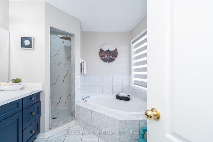 Photo 28 at 30 Bowsfield Drive, Vales of Castlemore, Brampton