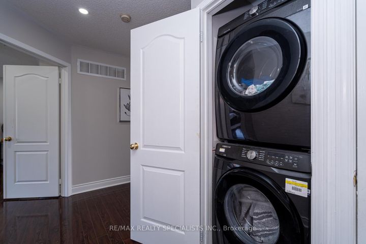 Photo 34 at 30 Bowsfield Drive, Vales of Castlemore, Brampton