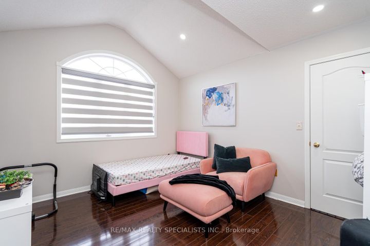 Photo 36 at 30 Bowsfield Drive, Vales of Castlemore, Brampton