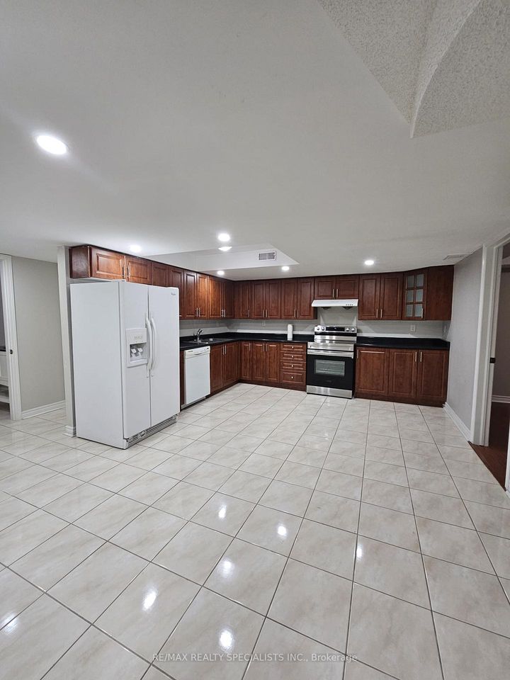 Photo 37 at 30 Bowsfield Drive, Vales of Castlemore, Brampton