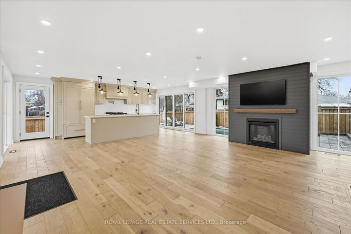 Photo 4 at 2212 Urwin Crescent, WO West, Oakville