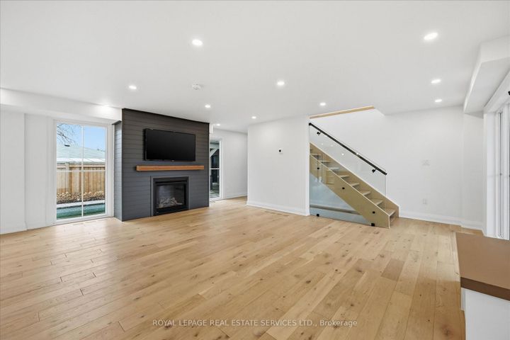 Photo 7 at 2212 Urwin Crescent, WO West, Oakville