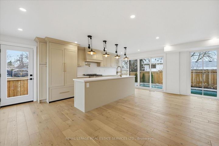 Photo 9 at 2212 Urwin Crescent, WO West, Oakville