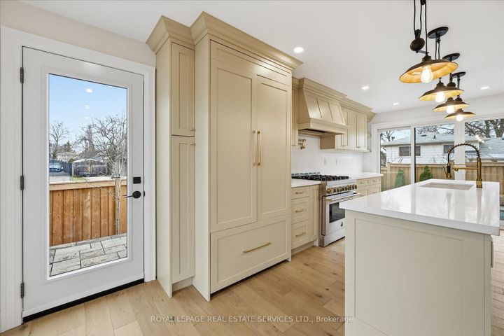 Photo 10 at 2212 Urwin Crescent, WO West, Oakville