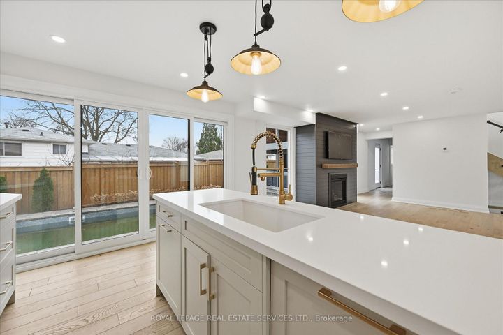 Photo 13 at 2212 Urwin Crescent, WO West, Oakville