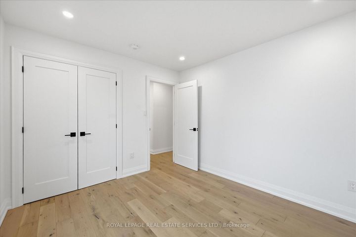 Photo 32 at 2212 Urwin Crescent, WO West, Oakville