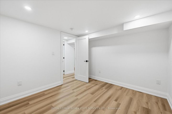 Photo 42 at 2212 Urwin Crescent, WO West, Oakville