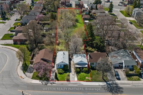 Photo 2 at 372-374 Kennedy Road, Birchmount, Toronto