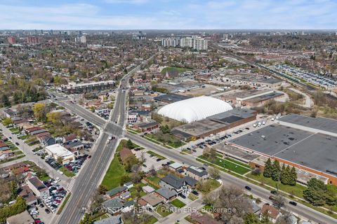 Photo 5 at 372-374 Kennedy Road, Birchmount, Toronto