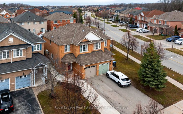 Photo 8 at 3867 Stardust Drive, Churchill Meadows, Mississauga