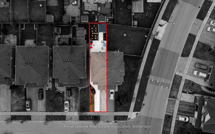 Photo 9 at 3867 Stardust Drive, Churchill Meadows, Mississauga