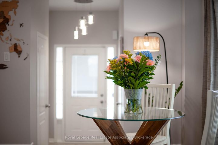 Photo 12 at 3867 Stardust Drive, Churchill Meadows, Mississauga