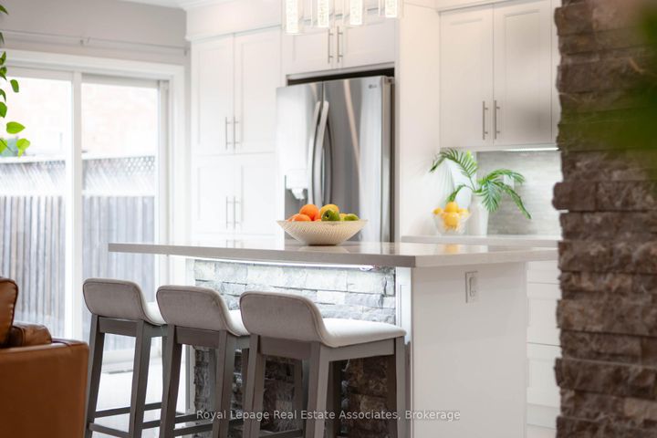 Photo 14 at 3867 Stardust Drive, Churchill Meadows, Mississauga