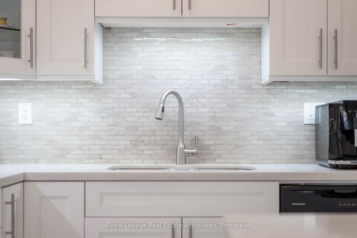 Photo 15 at 3867 Stardust Drive, Churchill Meadows, Mississauga