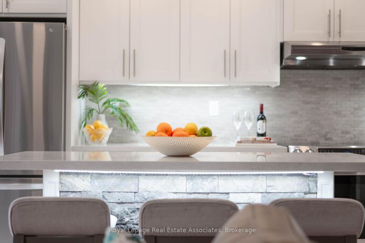 Photo 16 at 3867 Stardust Drive, Churchill Meadows, Mississauga