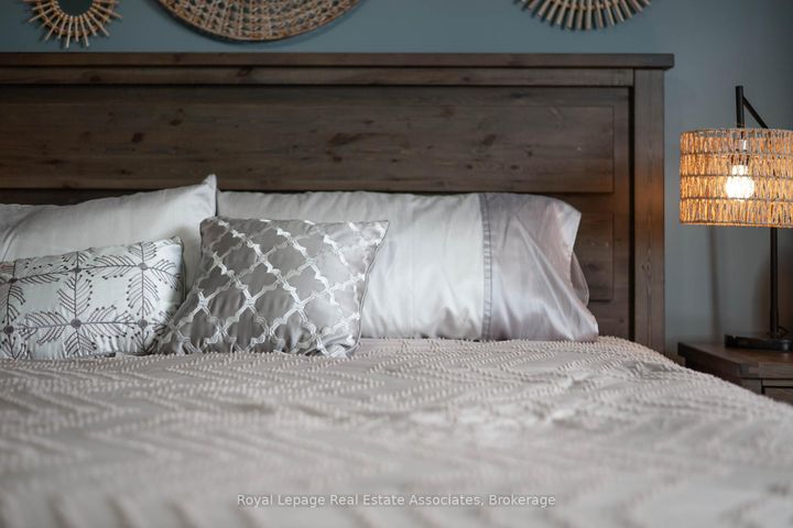 Photo 18 at 3867 Stardust Drive, Churchill Meadows, Mississauga