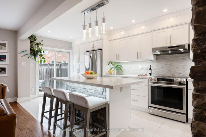 Photo 28 at 3867 Stardust Drive, Churchill Meadows, Mississauga