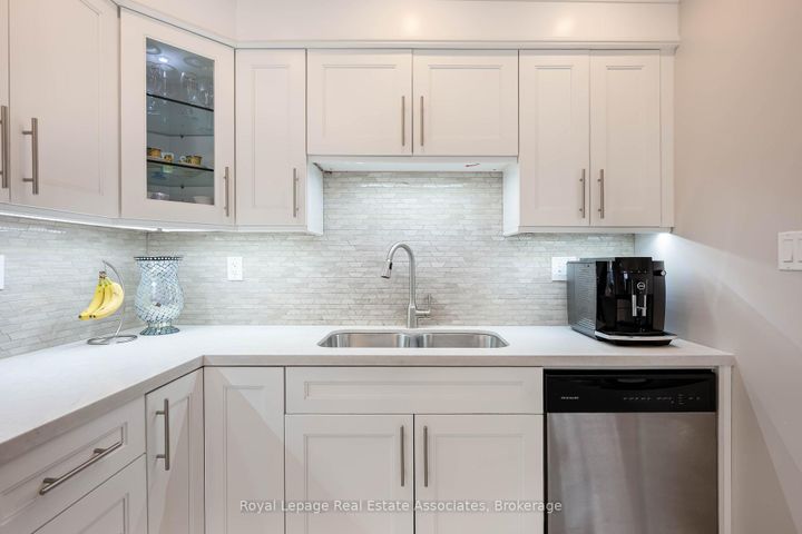 Photo 33 at 3867 Stardust Drive, Churchill Meadows, Mississauga