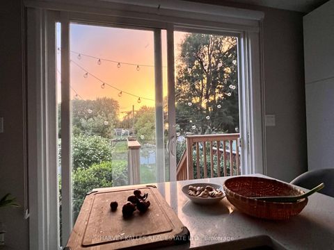 Photo 2 at 26 Leyton Avenue, Oakridge, Toronto