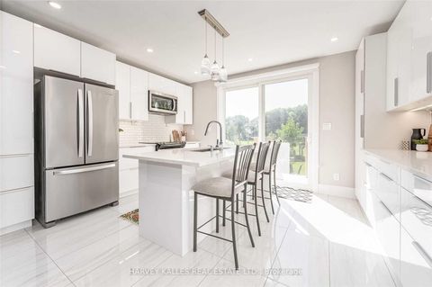 Photo 12 at 26 Leyton Avenue, Oakridge, Toronto