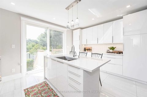 Photo 13 at 26 Leyton Avenue, Oakridge, Toronto