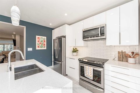 Photo 14 at 26 Leyton Avenue, Oakridge, Toronto