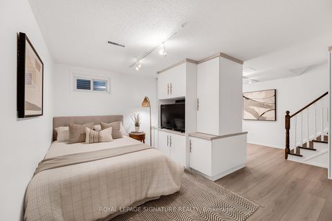 Photo 23 at 34 Sugar Millway, Windfields, Toronto