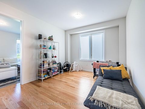 Photo 10 at 192 Miyako Court, Windfields, Oshawa