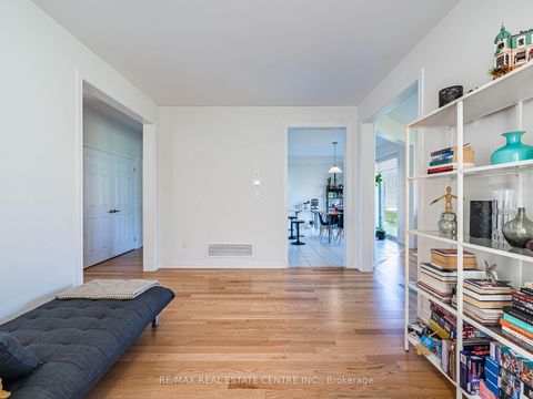 Photo 12 at 192 Miyako Court, Windfields, Oshawa