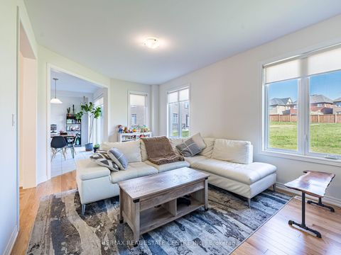 Photo 15 at 192 Miyako Court, Windfields, Oshawa