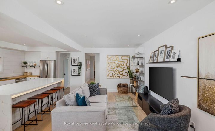 Photo 8 at 1898 Barsuda Drive, Clarkson, Mississauga