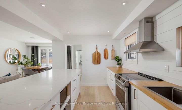 Photo 11 at 1898 Barsuda Drive, Clarkson, Mississauga