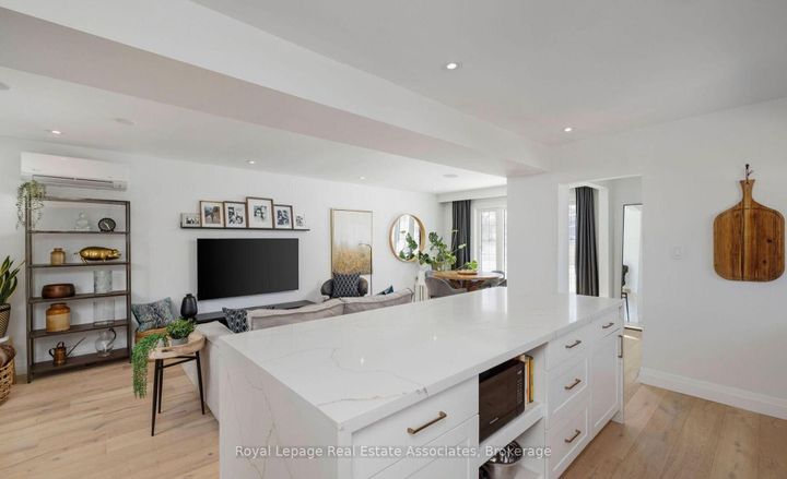 Photo 12 at 1898 Barsuda Drive, Clarkson, Mississauga