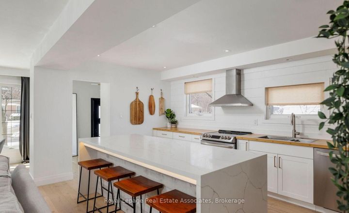 Photo 13 at 1898 Barsuda Drive, Clarkson, Mississauga