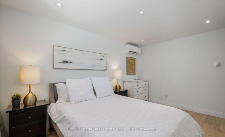 Photo 16 at 1898 Barsuda Drive, Clarkson, Mississauga