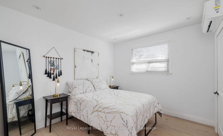 Photo 17 at 1898 Barsuda Drive, Clarkson, Mississauga