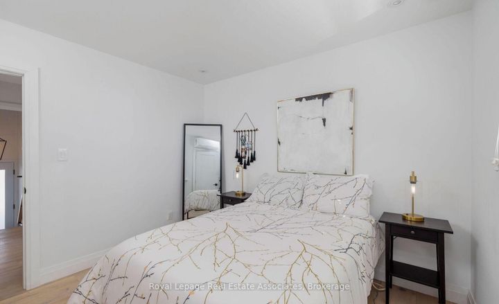 Photo 18 at 1898 Barsuda Drive, Clarkson, Mississauga