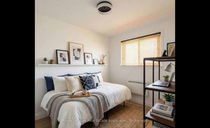 Photo 19 at 1898 Barsuda Drive, Clarkson, Mississauga