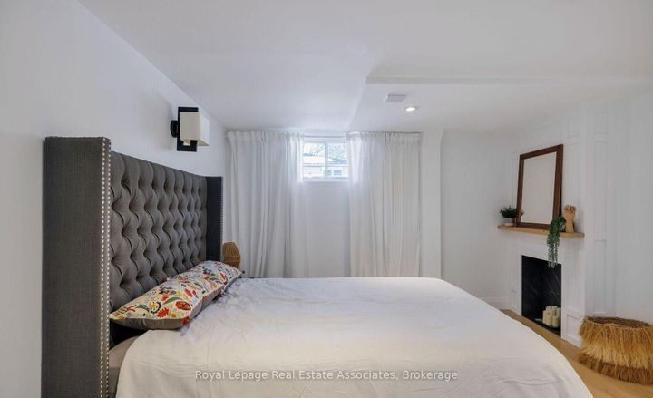 Photo 33 at 1898 Barsuda Drive, Clarkson, Mississauga