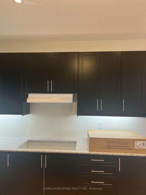 Photo 4 at 925 REXTON Drive, Kedron, Oshawa