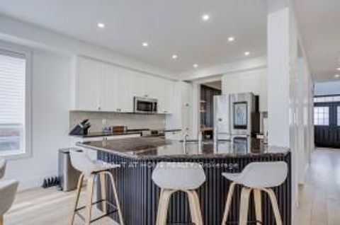 Photo 10 at 79 The Queensway Way, Shore, Barrie