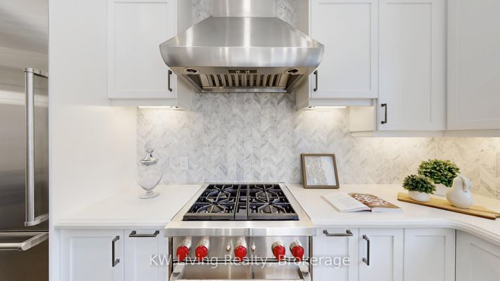 Photo 14 at 92 Giardina Crescent N, Bayview Hill, Richmond Hill